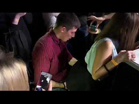 ❤️ Tunay na sex sa isang Russian nightclub. Ang 18-taong-gulang na batang babae na Ruso sa anus at puki ay nakipagkamay sa isang nightclub ️❌ Fuck video sa tl.np64.ru