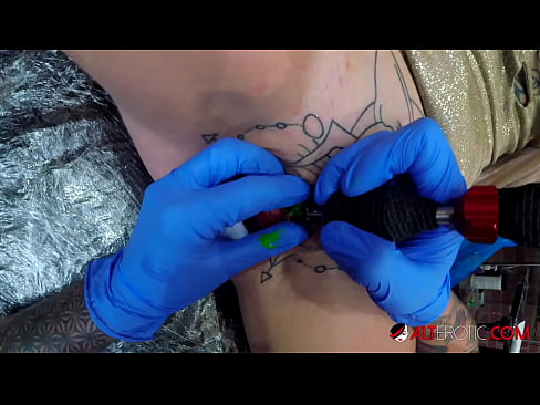 ❤️ Nagpa-tattoo sa kanyang klitoris ang sobrang tattoo na hottie na si Sully Savage ️❌ Fuck video sa tl.np64.ru